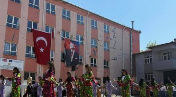 Atatürk Ortaokulu’nda Bahar Şenliği coşkusu