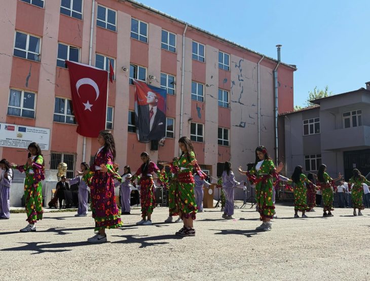 Atatürk Ortaokulu’nda Bahar Şenliği coşkusu