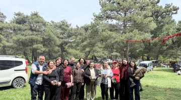 Bahar coşkusu ve anne sevgisi bir arada